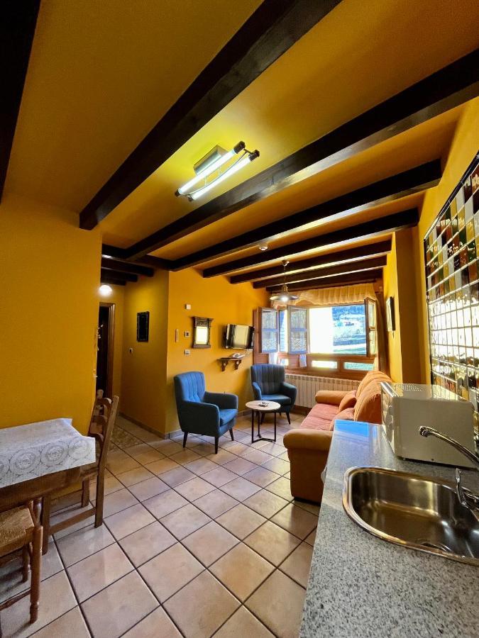 Apartamentos Turisticos Paseo De La Alameda Villaviciosa  Εξωτερικό φωτογραφία