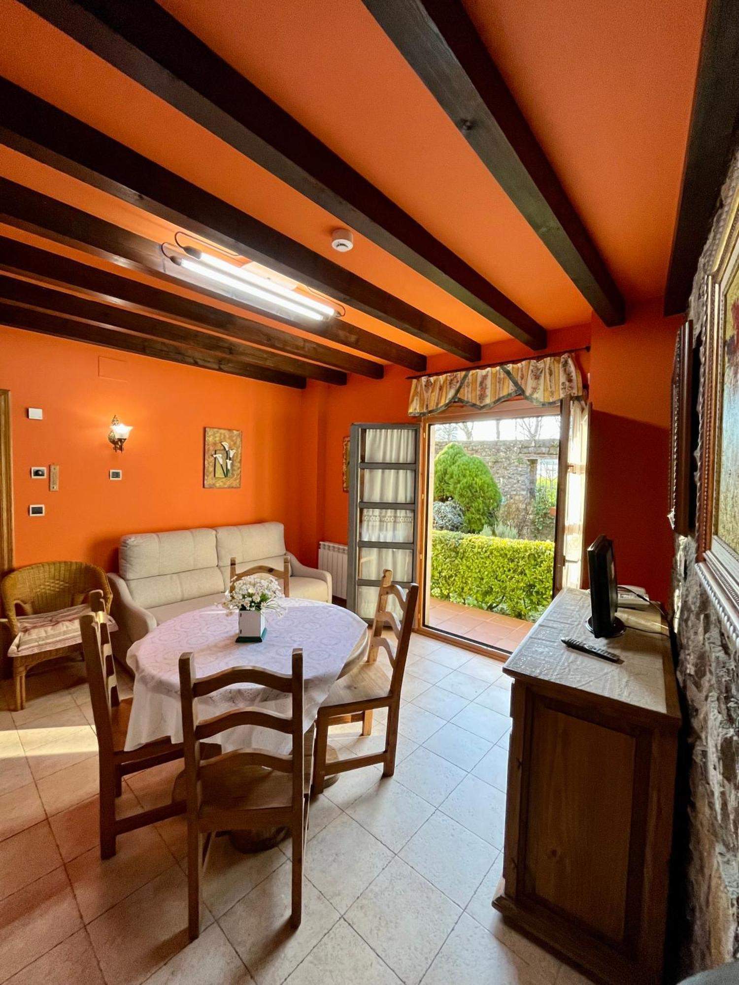 Apartamentos Turisticos Paseo De La Alameda Villaviciosa  Εξωτερικό φωτογραφία