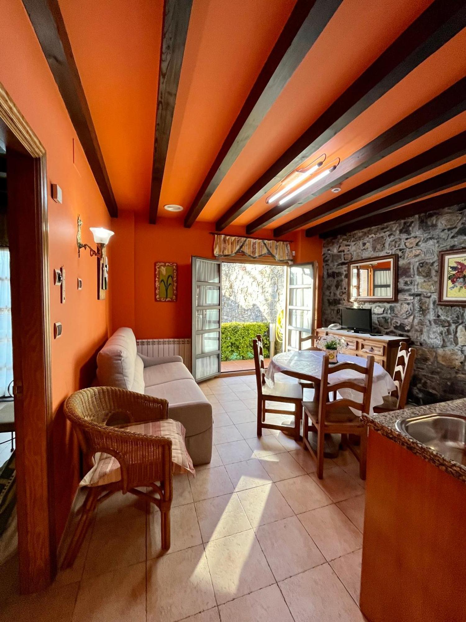 Apartamentos Turisticos Paseo De La Alameda Villaviciosa  Εξωτερικό φωτογραφία