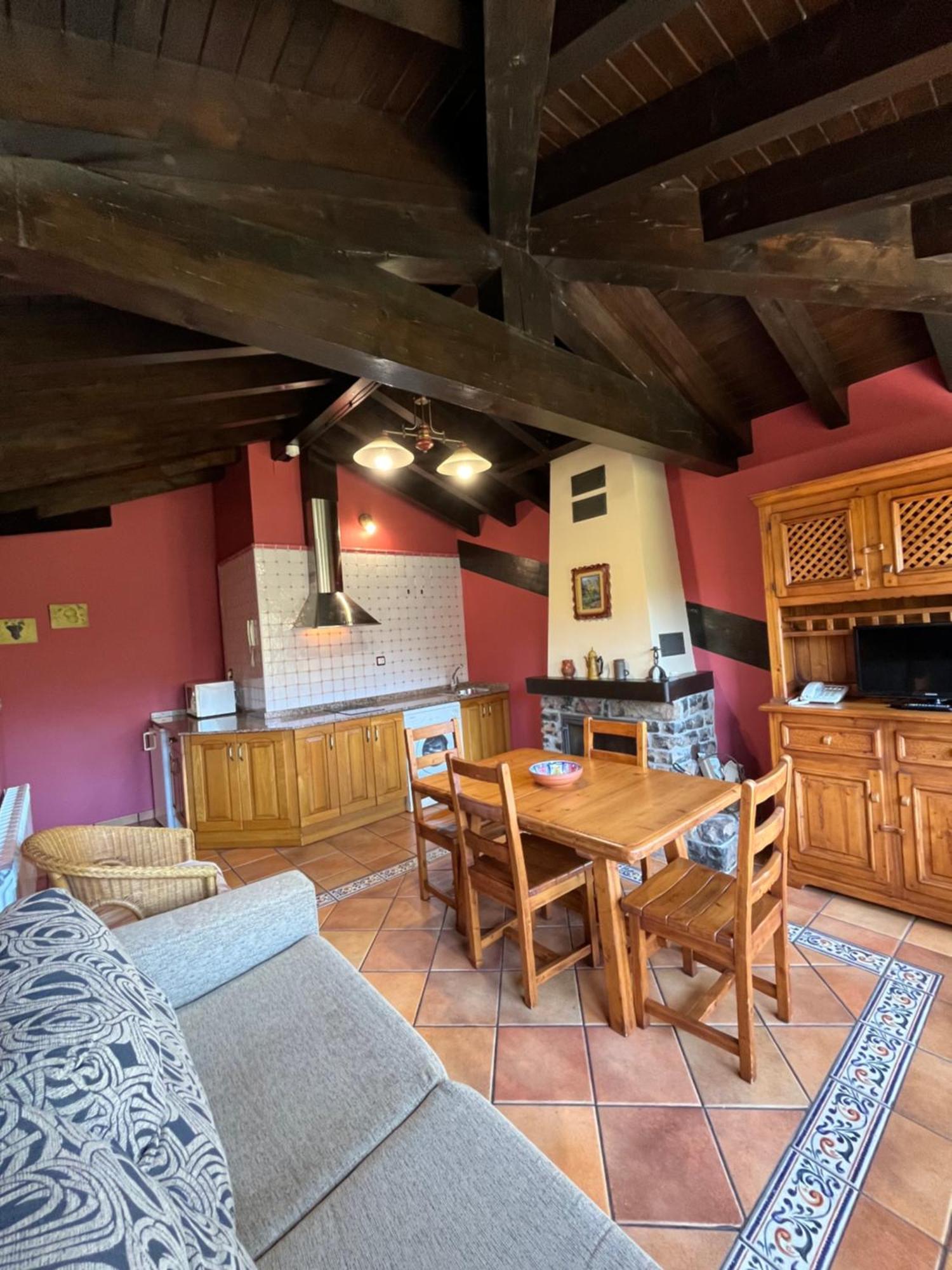 Apartamentos Turisticos Paseo De La Alameda Villaviciosa  Εξωτερικό φωτογραφία